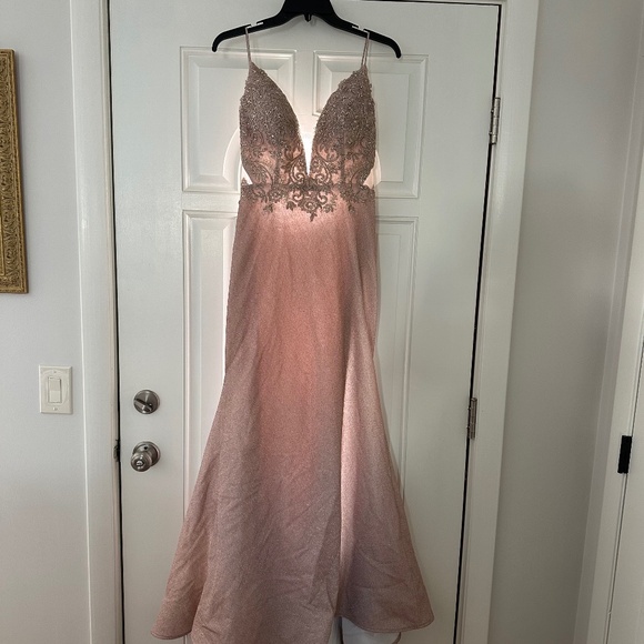 Prom dress- worn once - Picture 1 of 1